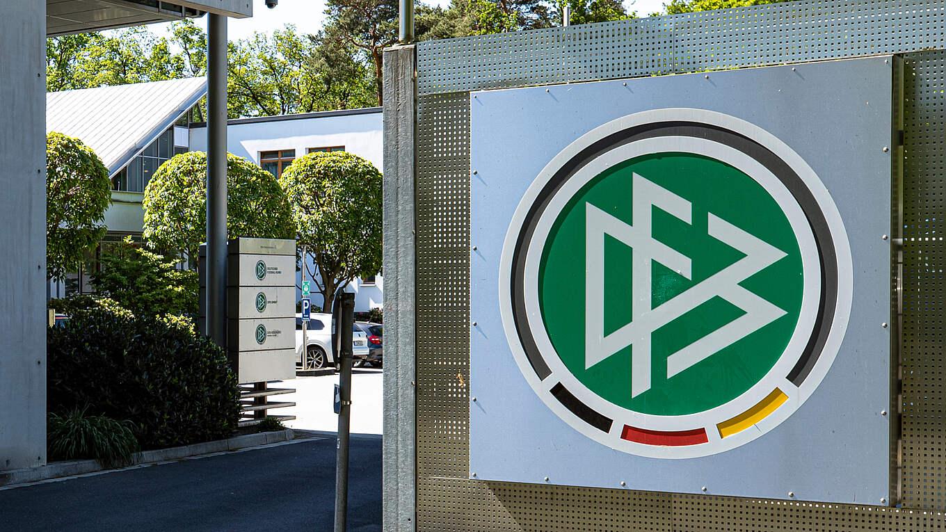 Pretresene kancelarije i kuće službenika DFB-a, sumnjiče se za utaju pet miliona poreza