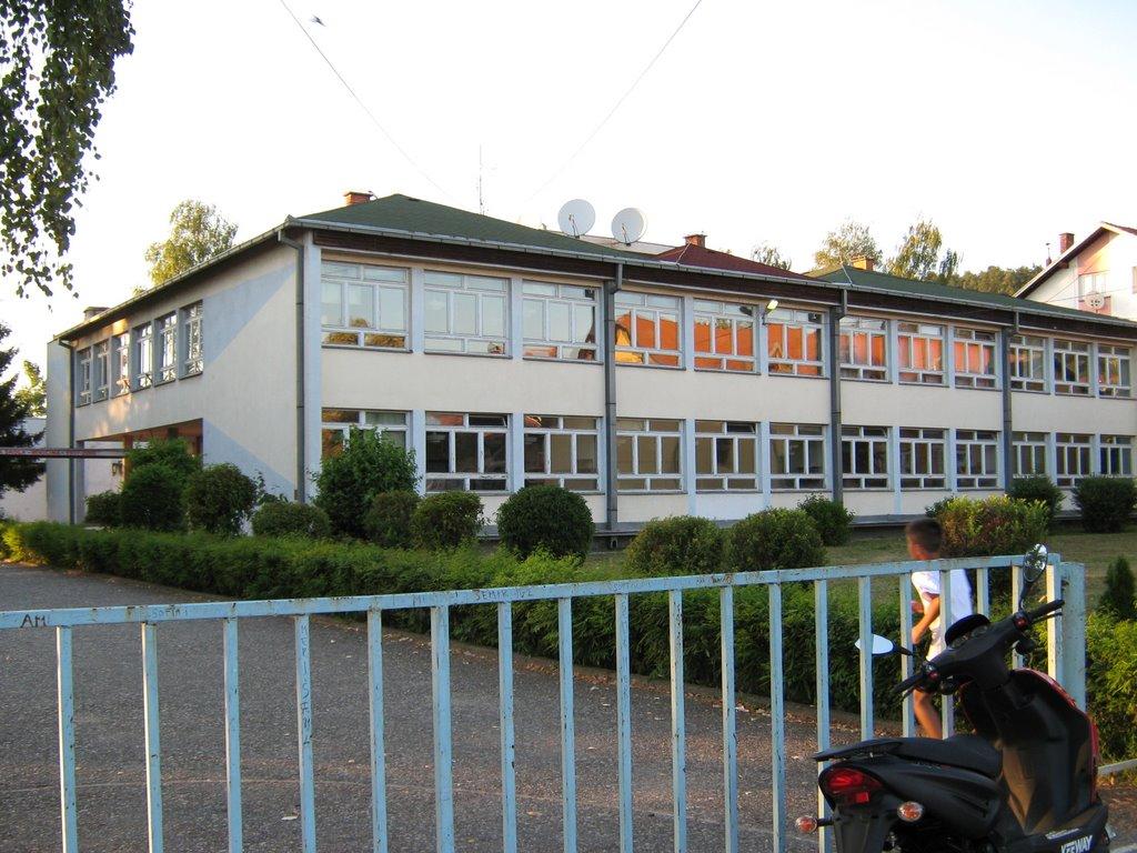Zbog korone zatvorena prva škola na Tuzlanskom Kantonu