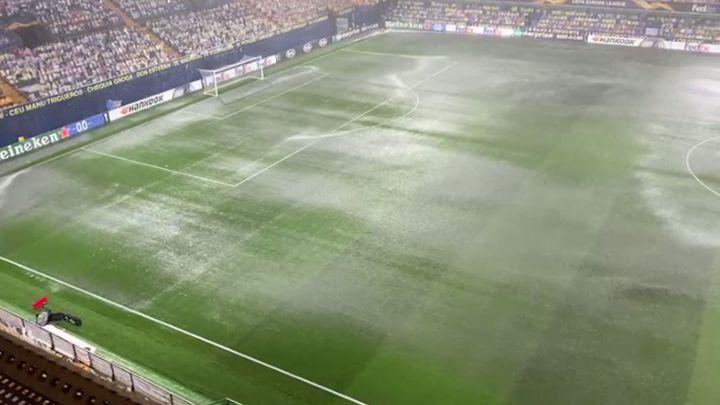 Jaka kiša potopila teren "Žute podmornice", početak utakmice kasnio više od sat vremena