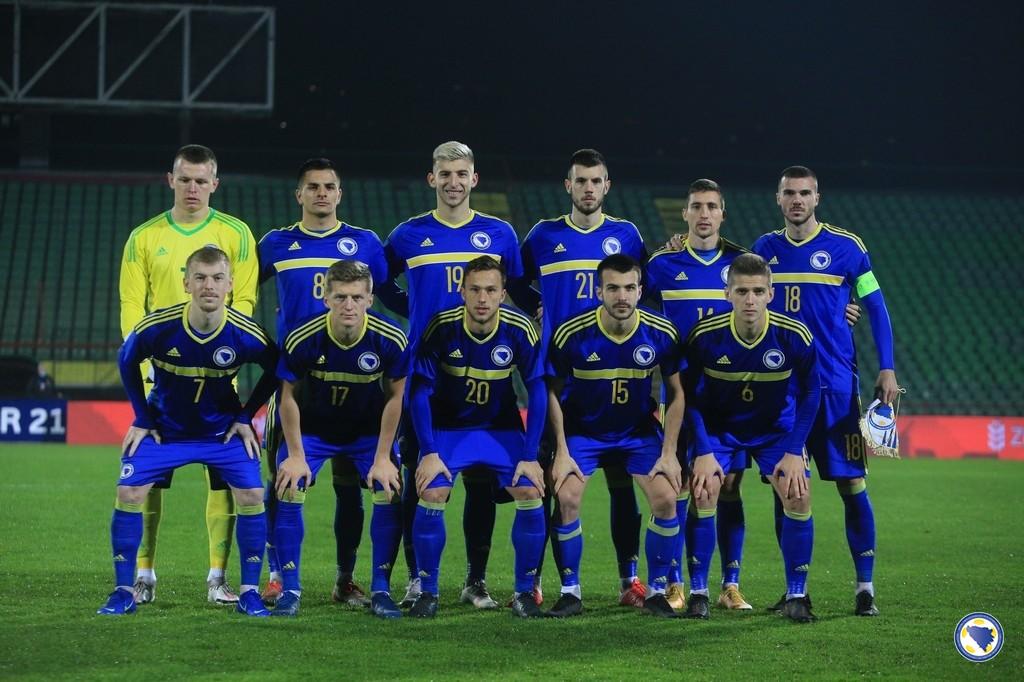 Reprezentacija BiH U-21: Resić stoji u prvom redu prvi s lijeve strane - Avaz