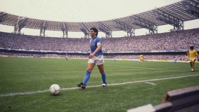 Dijego Maradona na stadionu Napolija - Avaz