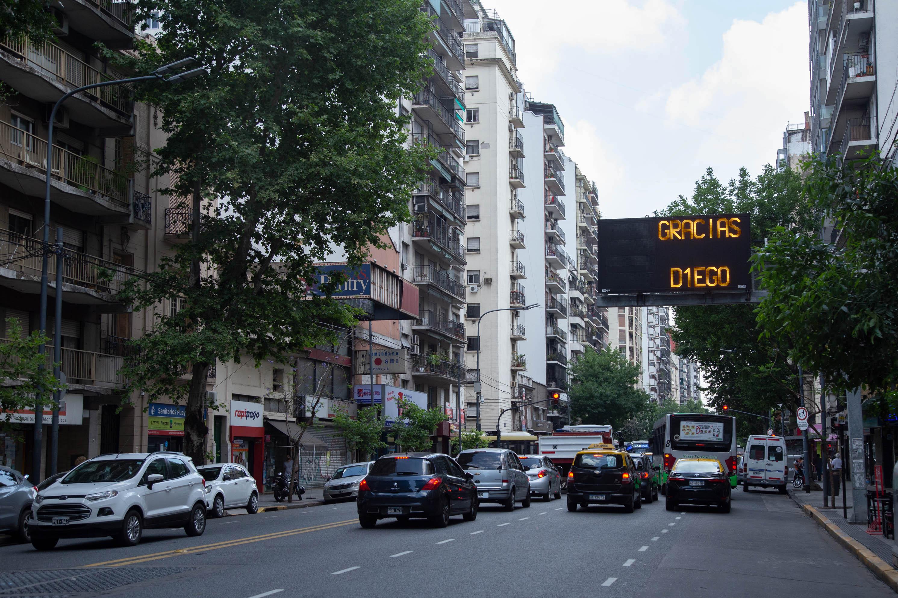 Kao da je sve stalo u Buenos Ajresu: Poruke u čast Maradoni na ulicama