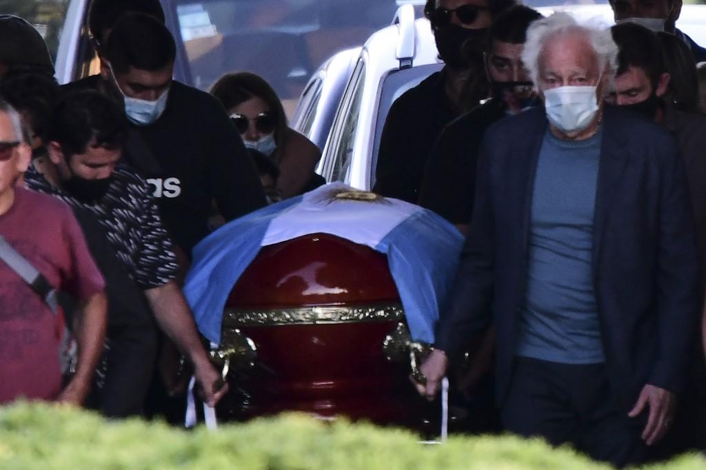Otkriveno zbog čega je Maradona sahranjen bez srca