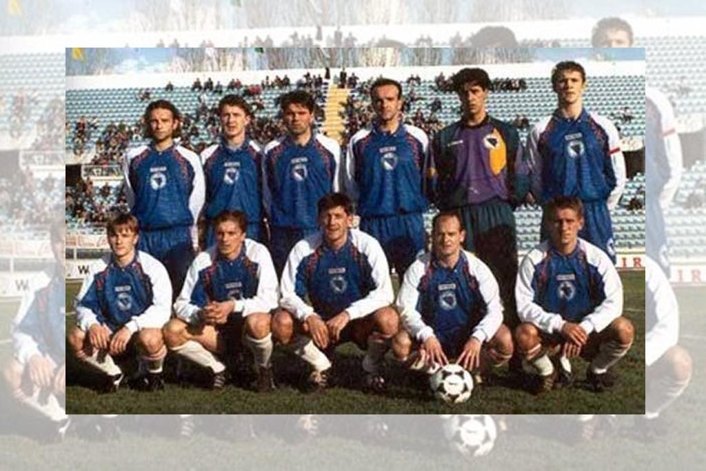 Reprezentacija BiH pred meč u Tirani koji je odigran 30. novembra 1995. godine - Avaz