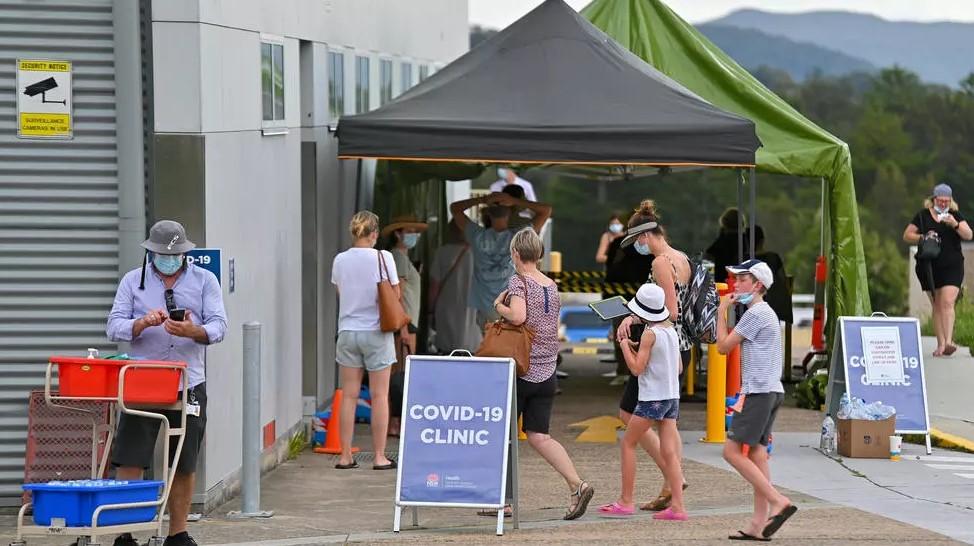 People line up for coronavirus testing in Sydney - Avaz