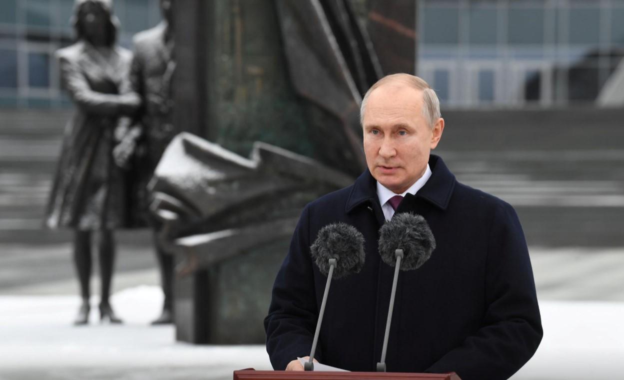 Keep up the good work, Putin tells spy agency staff