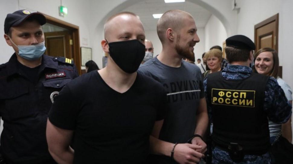Ex-cops in Russian reporter's drugs arrest deny guilt