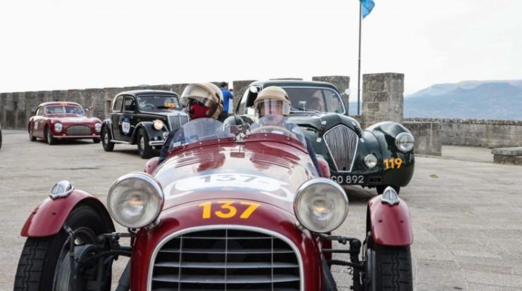 Rob Nijhof in a 1948 Osfa Faccioli Fiat 750 Sport participates during historical 'Mille Miglia' vintage car rally's second stage from Cervia to Rome, as they pass through San Marino, 23 October 2020. - Avaz