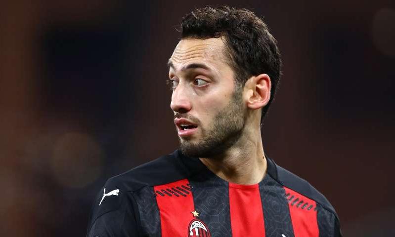 Milan ponudio Čalhanoluu četiri miliona eura po sezoni