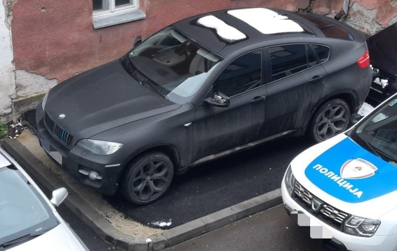 BMW na parkingu policije - Avaz