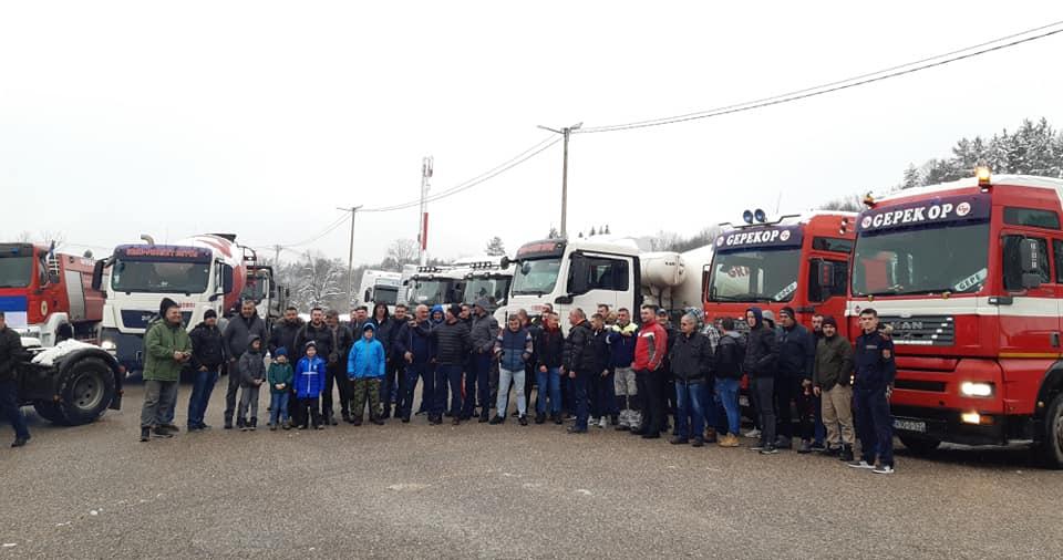 Defileom 40 kamiona u Petrovu obilježen Dan vozača i automehaničara
