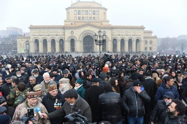Hiljade demonstranata traži ostavku premijera Armenije