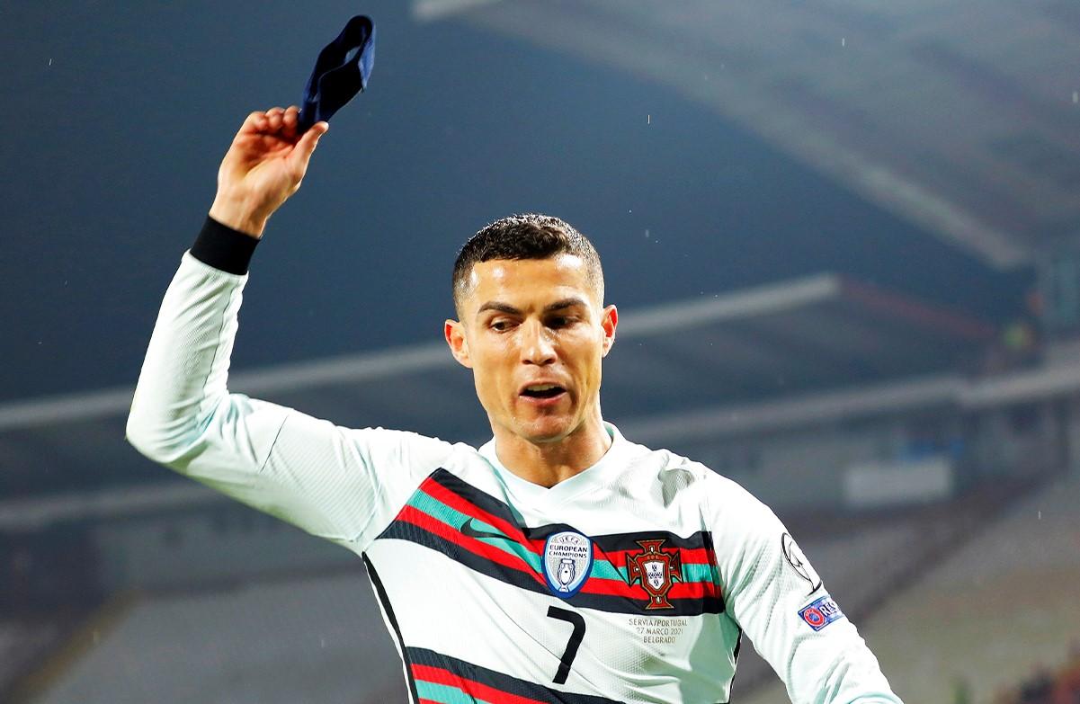 Ronaldo bacio kapitensku traku i izašao sa terena, Portugal oštećen u Beogradu