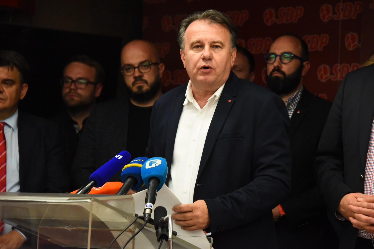 SDP BiH: Puna podrška doktoru Stevanoviću, SDA mora isključiti Hamdiju Abdića