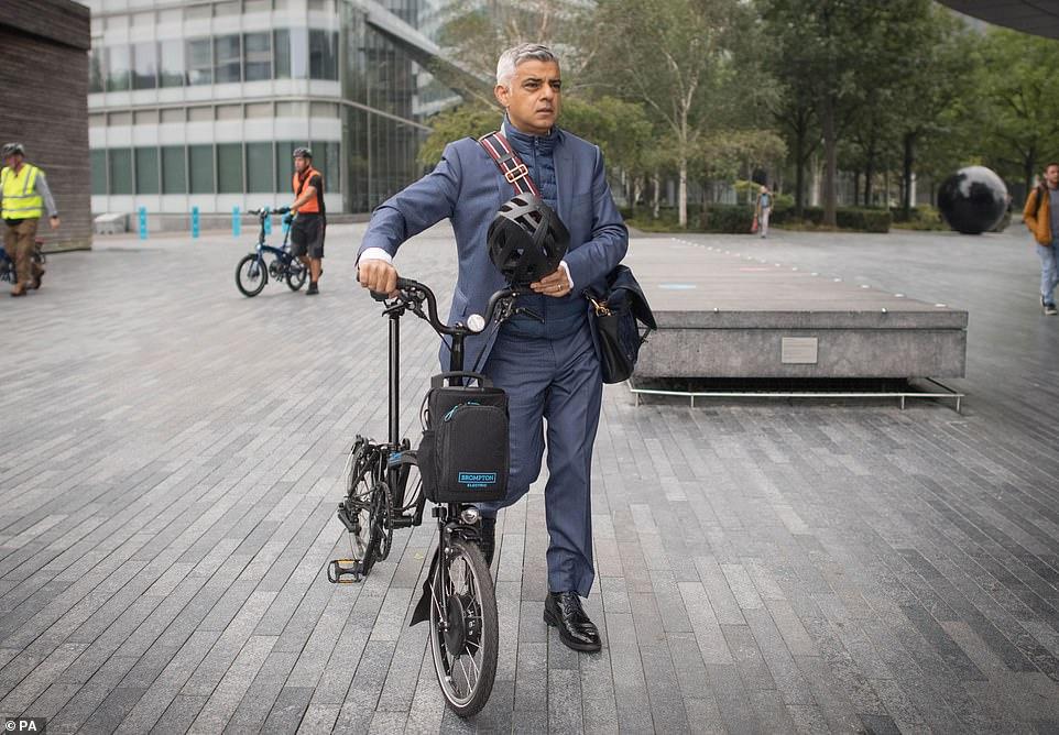 Gradonačelnik Londona na biciklu - Avaz