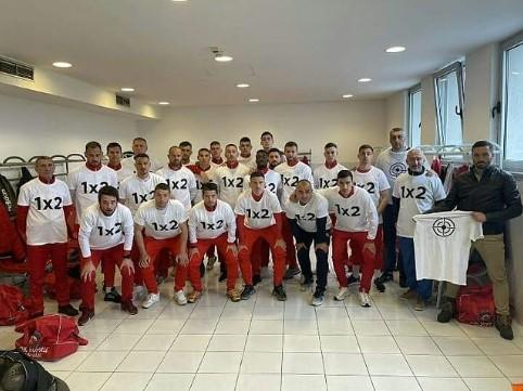 Igrači Borca su u svlačionici imali i majice s posebnom porukom za Fudbalski savez Srbije - Avaz
