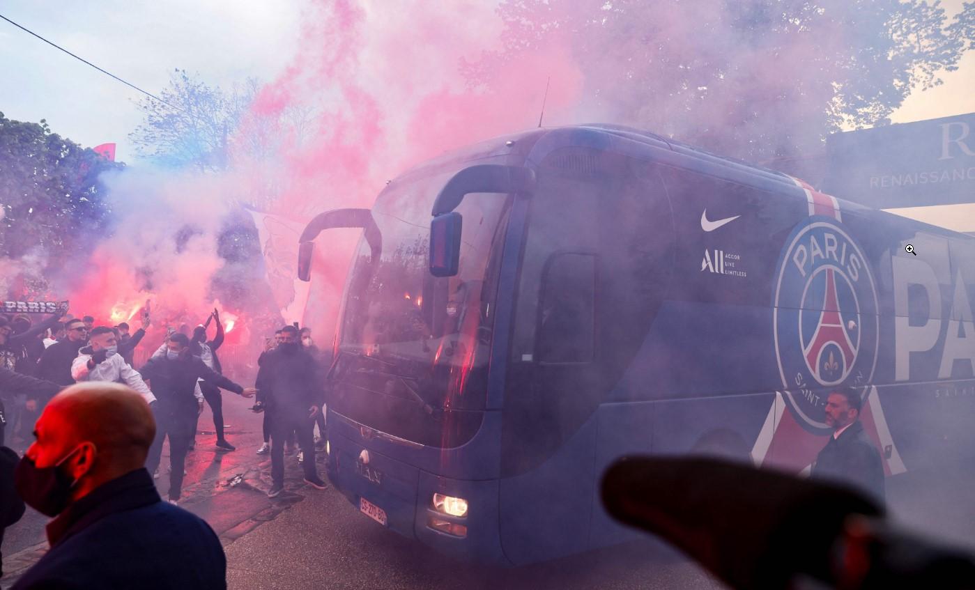 Vatreno na ulicama Pariza, navijači PSG-a podgrijali atmosferu pred duel sa Sitijem
