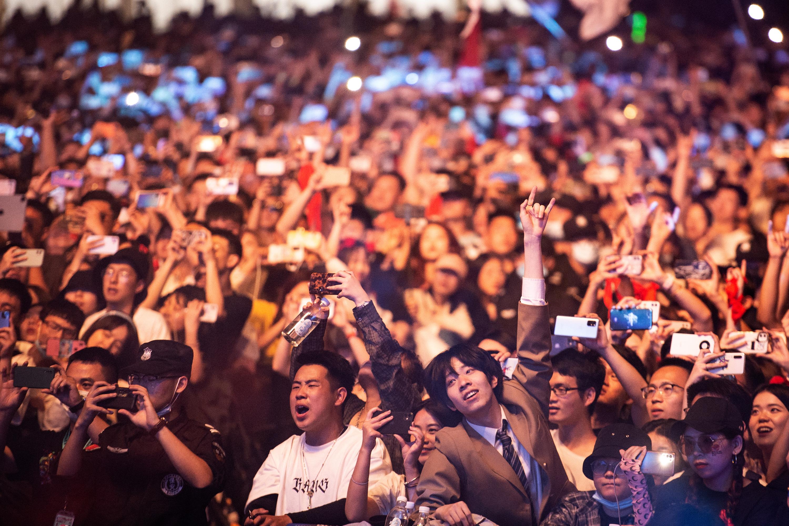 Neviđene gužve, hiljade ljudi na koncertima u Kini