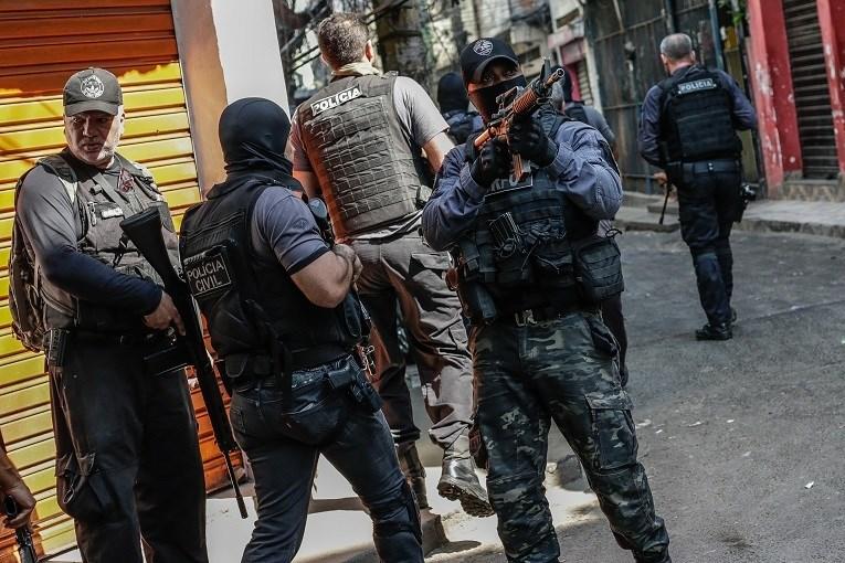 Krvava racija u Riju: Policija ubijala ljude koji su se htjeli predati?