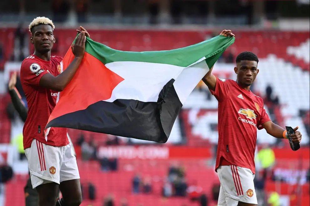 Pogba sa zastavom Palestine u rukama pozdravio navijače nakon utakmice na "Old Trafordu"