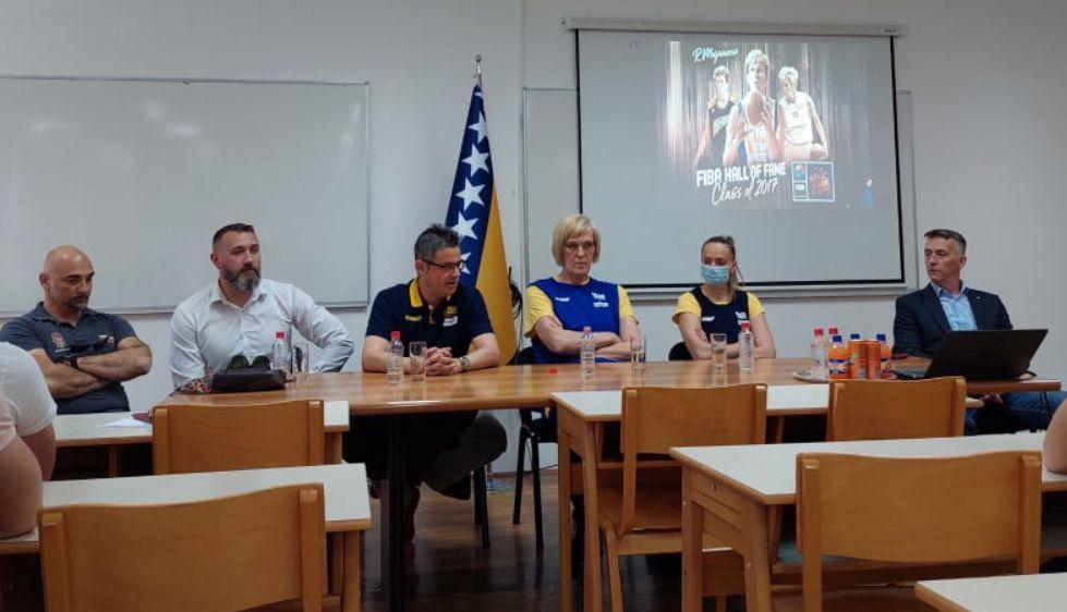 Tim menadžer naše selekcije Razija Mujanović, selektor Goran Lojo i kapiten Milica Deura studentima su održavali predavanje o košarkci u BiH - Avaz