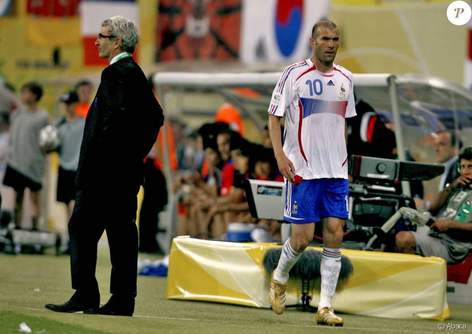 Zidane im uništio vrata, a oni zlatnim okvirom obilježili načinjenu štetu