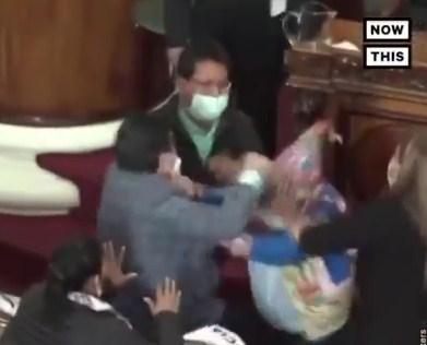 Tuča u parlamentu Bolivije