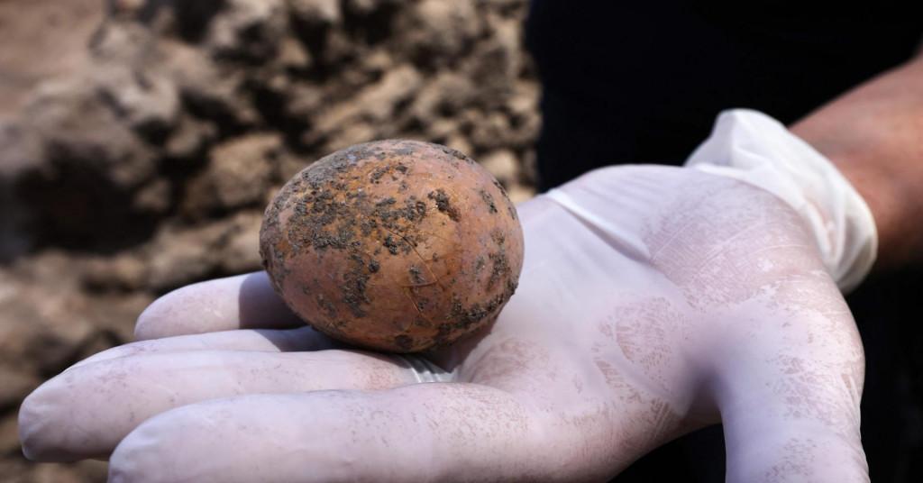 Arheolozi otkrili netaknuto kokošje jaje staro 1.000 godina