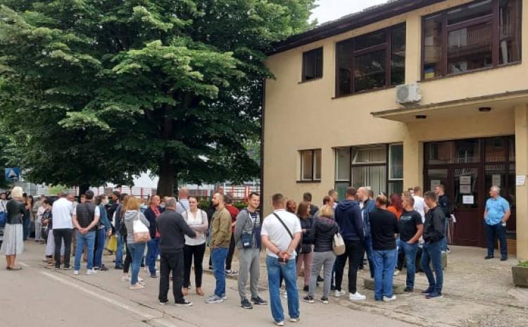 Bh. građani preko Uvca pohrlili u Priboj i Prijepolje po spasonosnu vakcinu