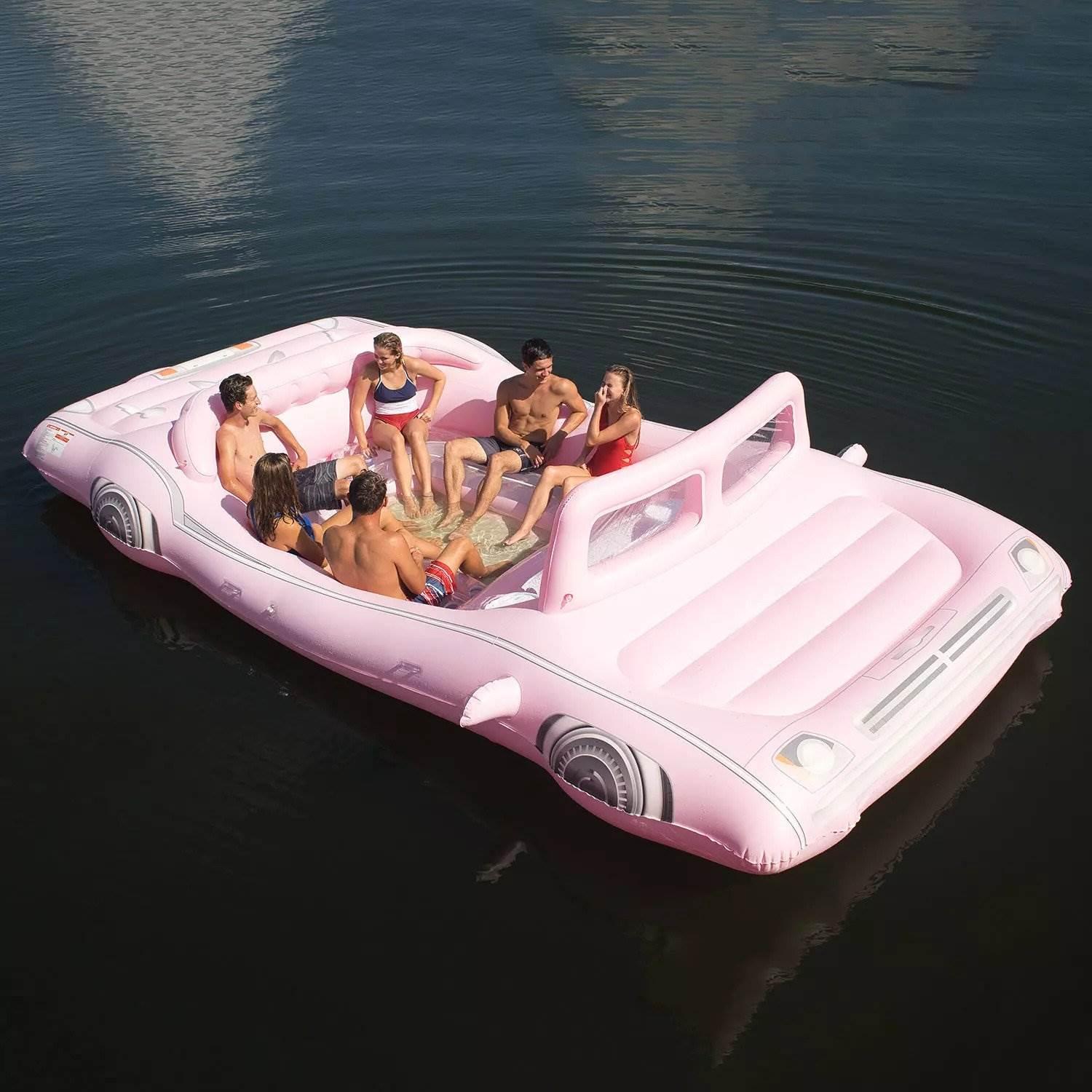Ružičasta limuzina novi trend: Ljetna “pomagala” za kupanje dostigla su novi nivo