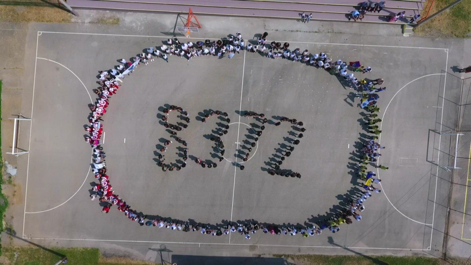Učenici u Doboj-Istoku svojim tijelima ispisali broj 8.372