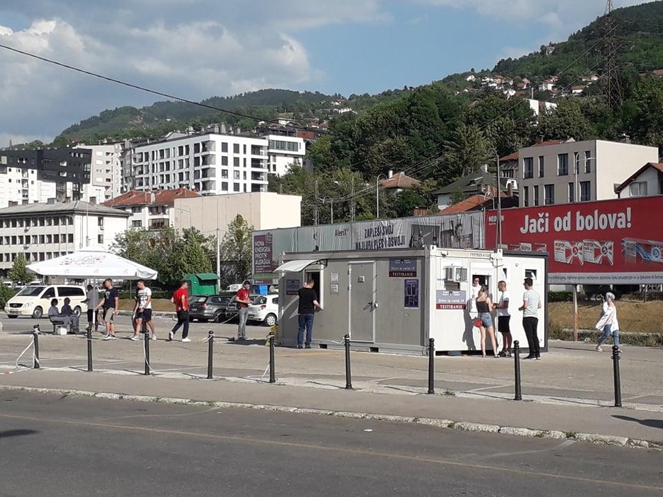 Testiranja navijača Sarajeva traju do 18 sati, više ljudi nego jutros