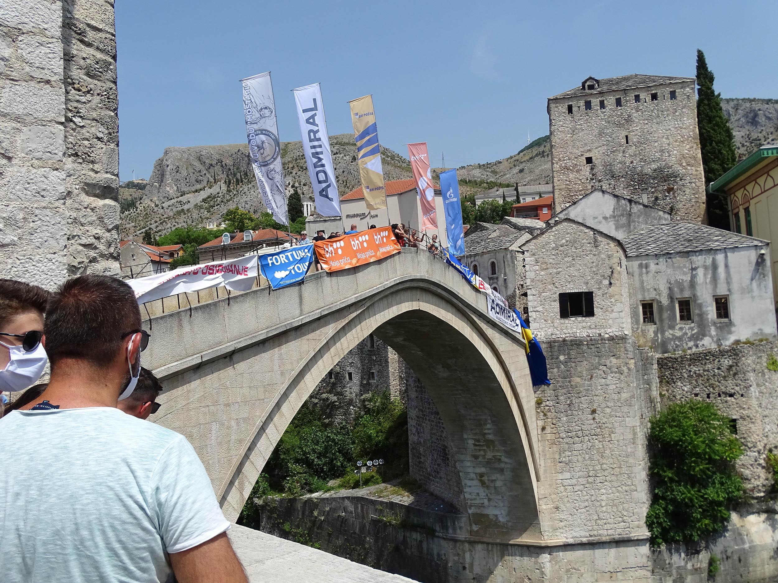 Sa Starog mosta danas će se otisnuti 31 skakač, Mostar ponovo procvjetao