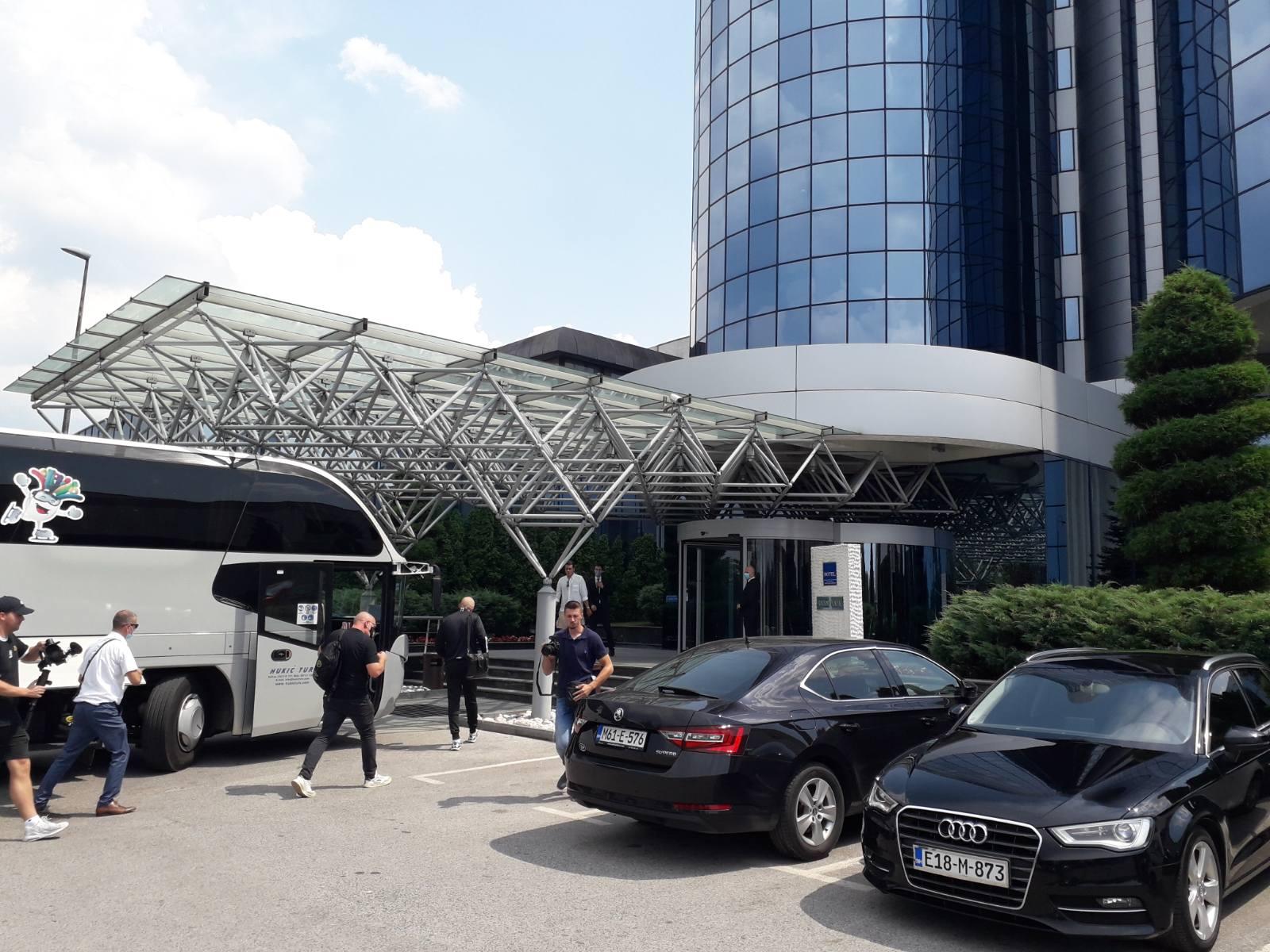 Igrači Elfsborga stigli u Sarajevo, bit će smješteni u najboljem hotelu - Radon Plazi