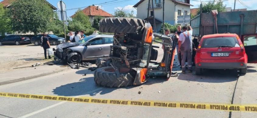 Nesreća u Bojniku: Sudarila se dva vozila i traktor sa prikolicom, teško povrijeđena jedna osoba