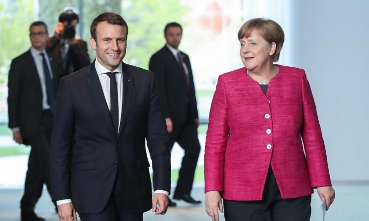 Susret Makrona i Merkel u Parizu