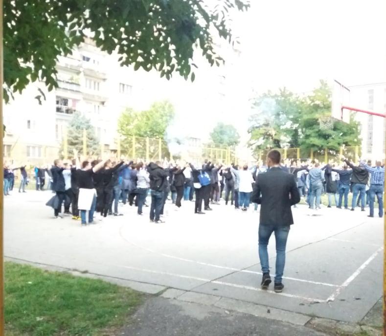 Navijači Željezničara su se okupili na Čengić vili - Avaz