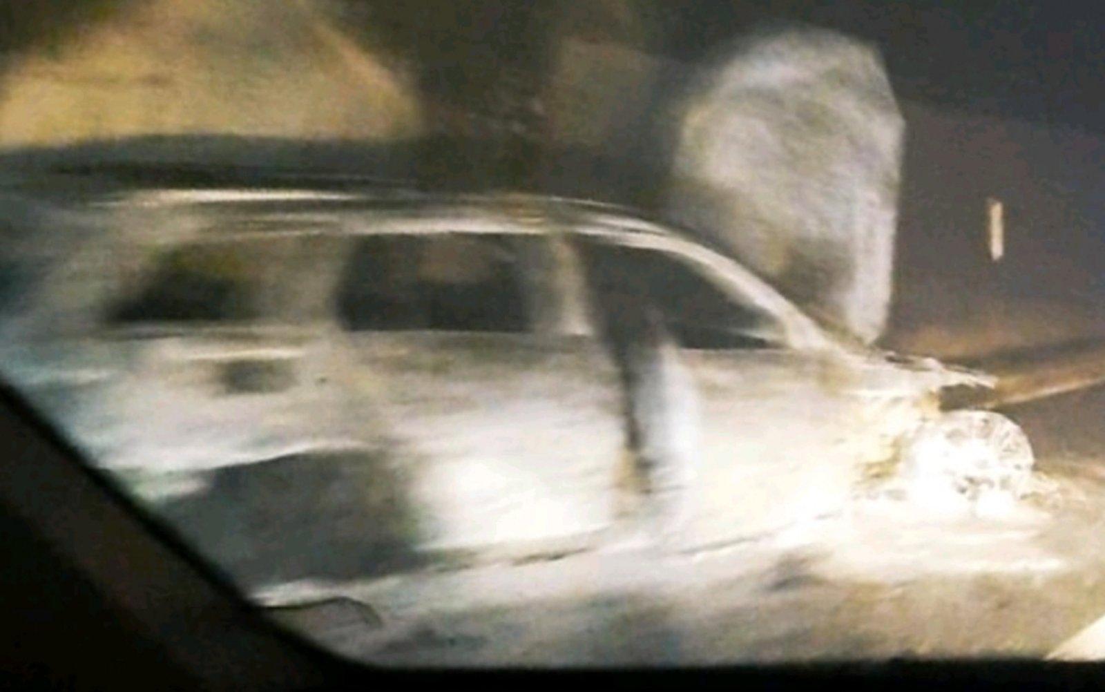 Automobil u potpunosti izgorio - Avaz