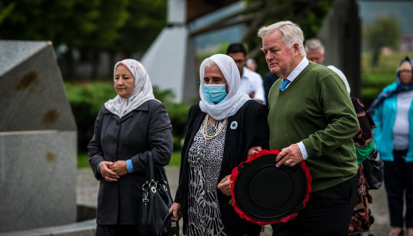 Delegacija u Srebrenici - Avaz