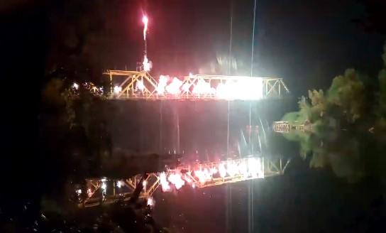 Vatromet navijača u Sanskom Mostu - Avaz