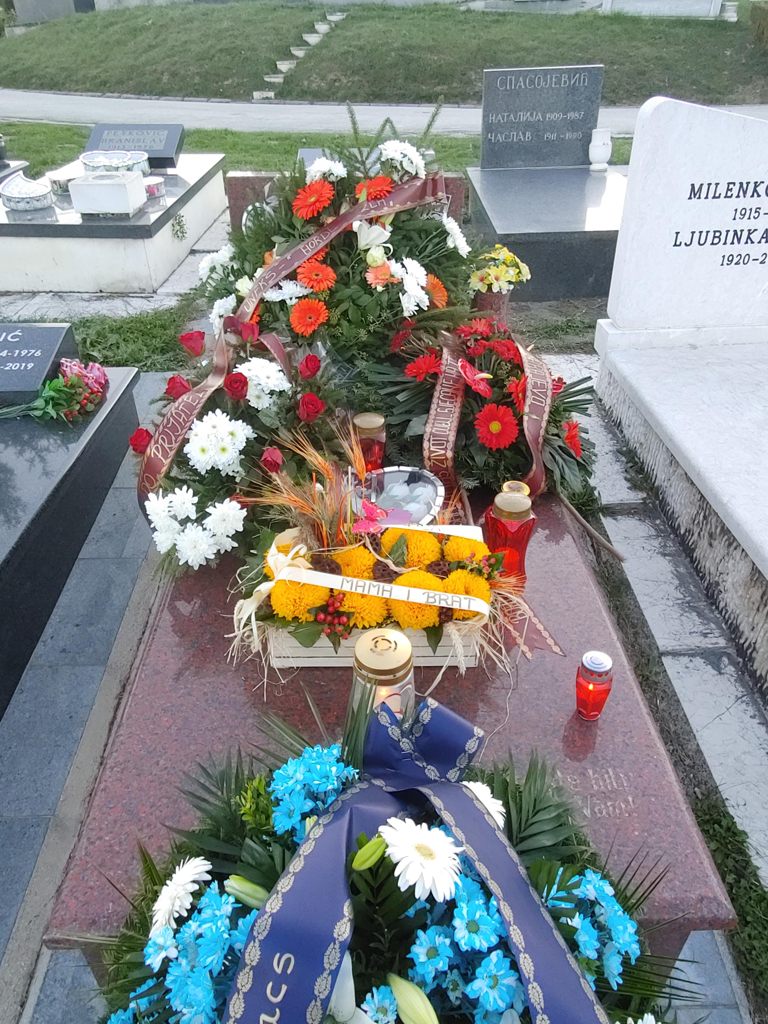 Položeno cvijeće na Vedranov grob - Avaz