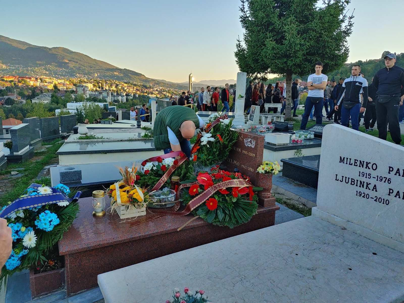 "Horde zla" na grobu Vedrana Puljića - Avaz