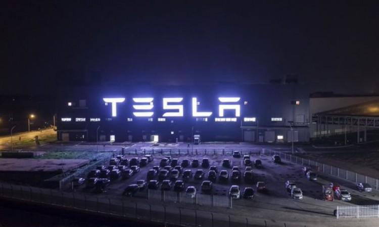 "Tesla" mora platiti više od 130 miliona dolara odštete zbog rasizma u kompaniji