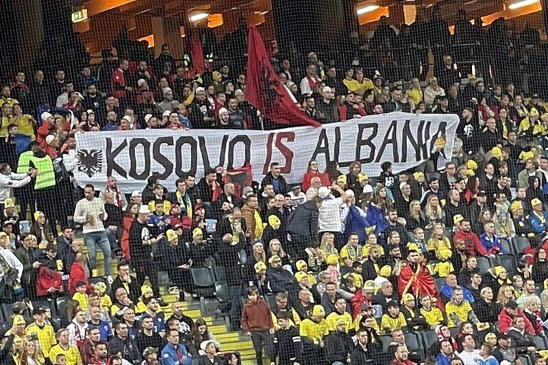 Na utakmici Švedske osvanuo transparent "Kosovo je Albanija"