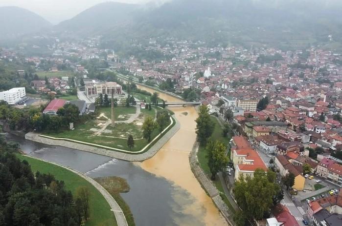 "Zaprljana" rijeka Fojnica na ušću u Bosnu