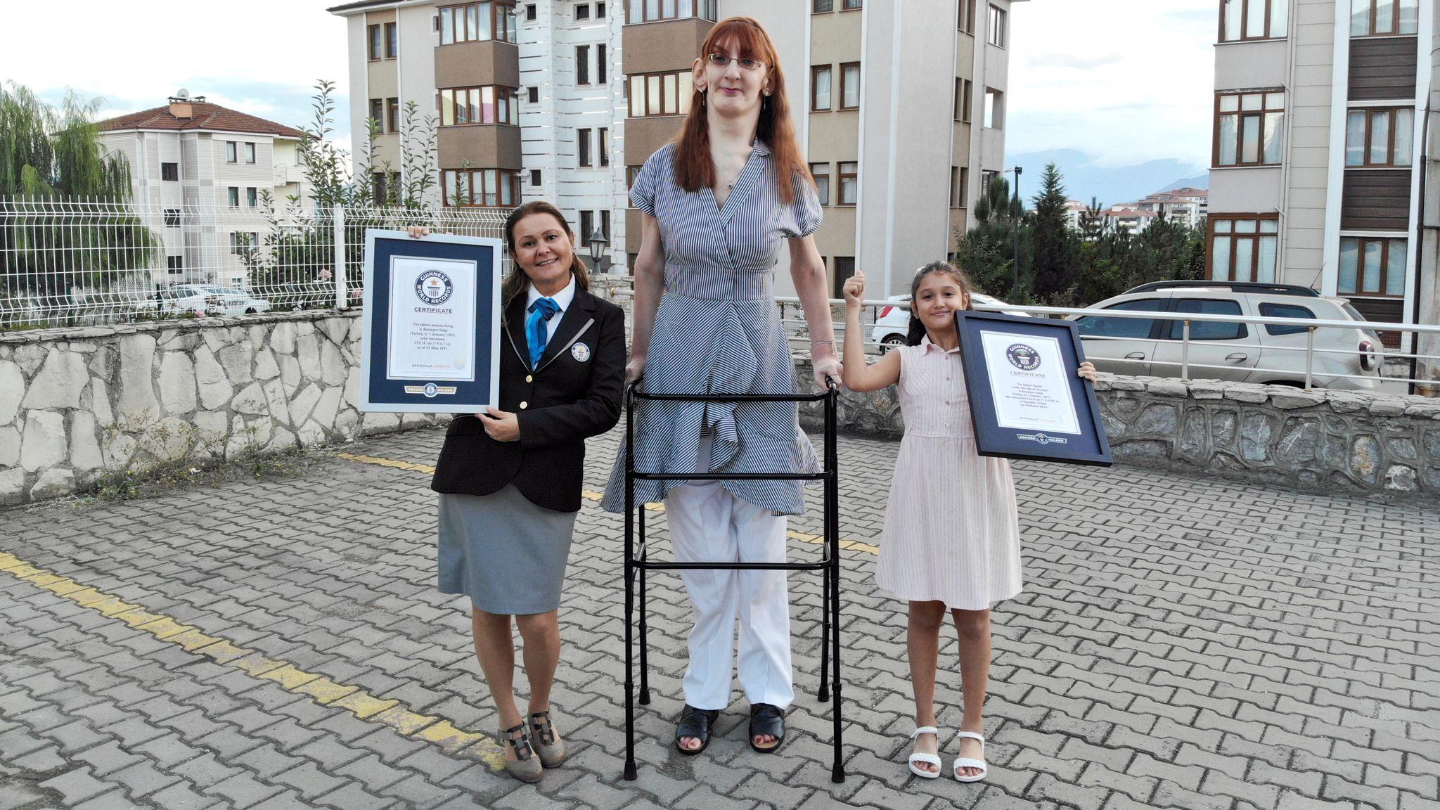 Turkinja ušla u Ginisovu knjigu rekorda: Rumejsa Gelgi je najviša žena na svijetu