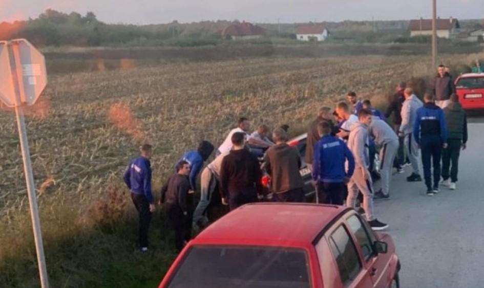 Fudbaleri Travnika pokupili simpatije: Izašli iz autobusa i pomogli čovjeku u nevolji
