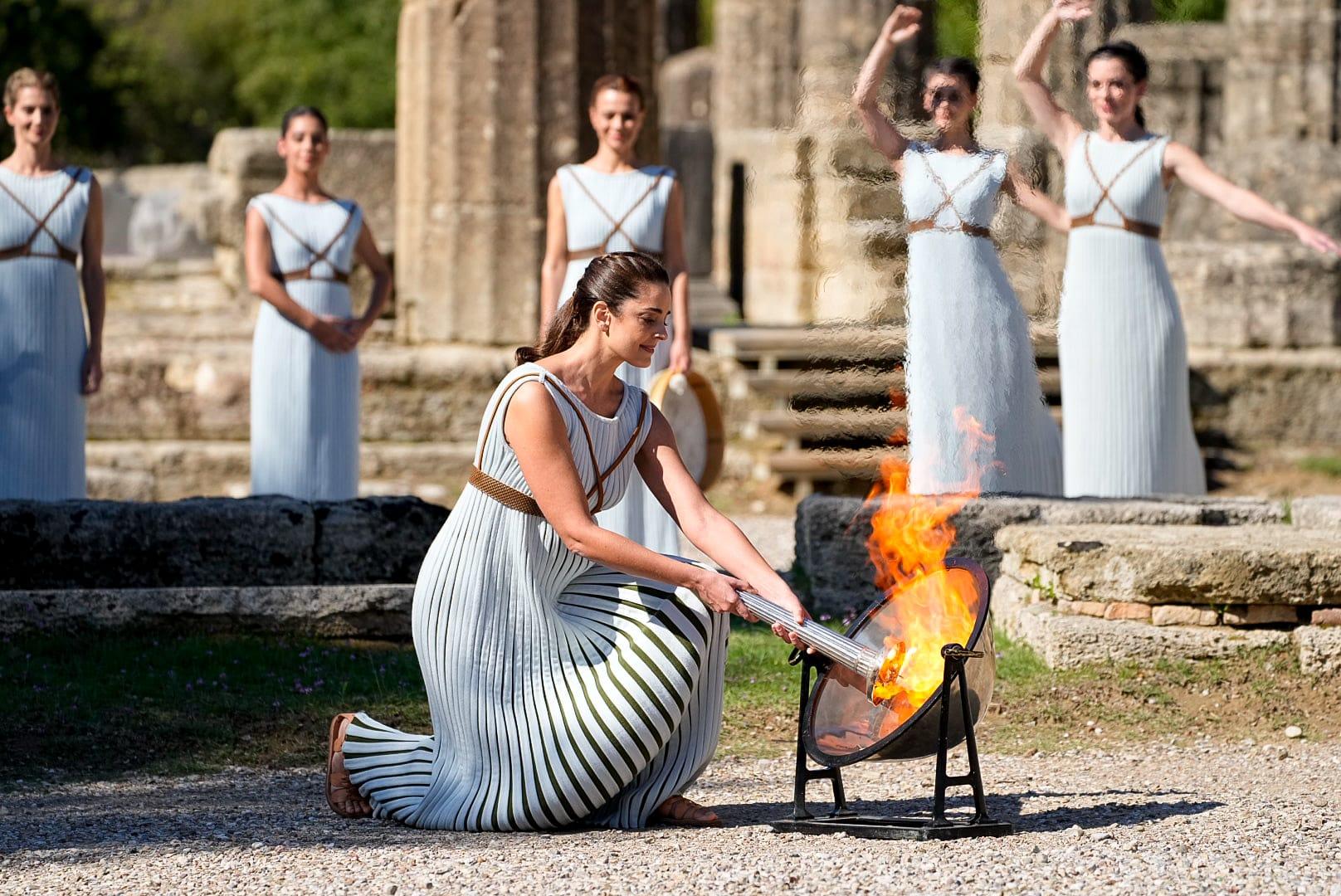 Grčka glumica Santi Georgija igrala ulogu svećenice koja je zapalila baklju - Avaz