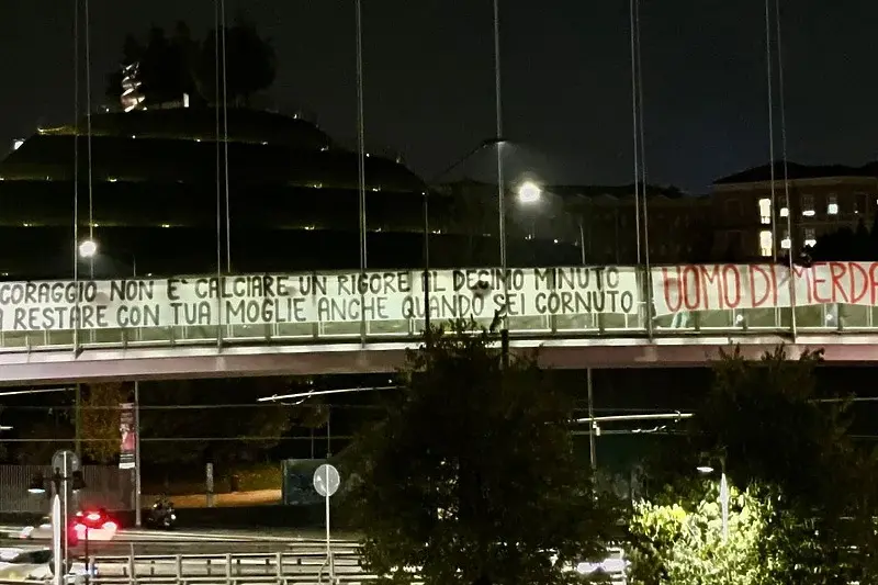 Navijači Milana transparentom provocirali Čalhanoglua