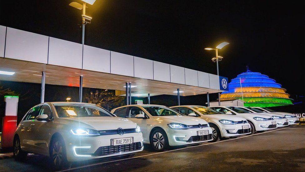 Zajedno s našim razvojnim partnerom Siemensom i uz podršku vlade Ruande, Volkswagen ima za cilj napraviti pilot projekt e-Golf nacrtom električne mobilnosti u Africi, kaže Andile Dlamini, iz Volkswagen Grupe Južna Afrika - Avaz